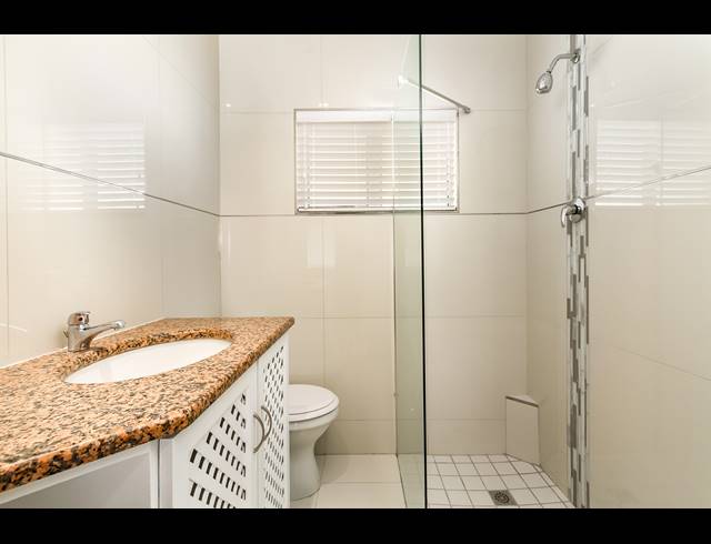 2 BEDROOM APARTMENT RENTED IN MOUILLE POINT